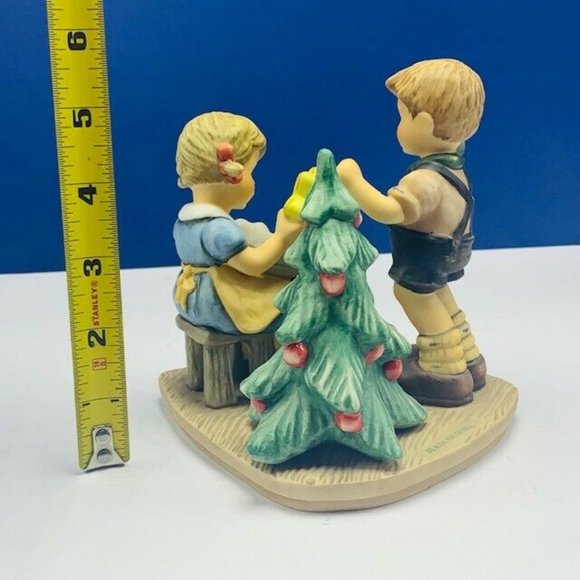 Berta Hummel Goebel figurine Decorating Tree NIB - Picture 4 of 5